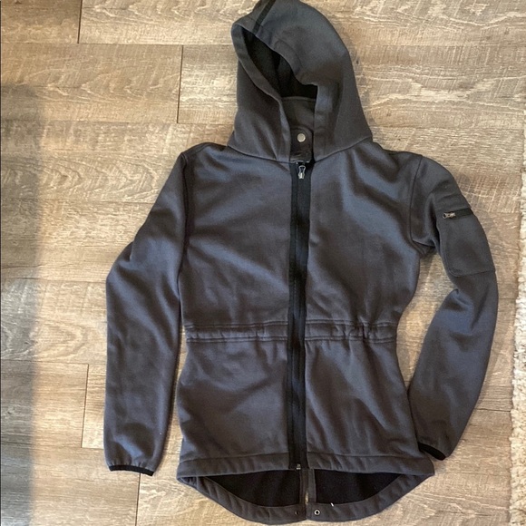 Sporty Black Utility Jacket with Weather-Resistant Fabric - Picture 1 of 10
